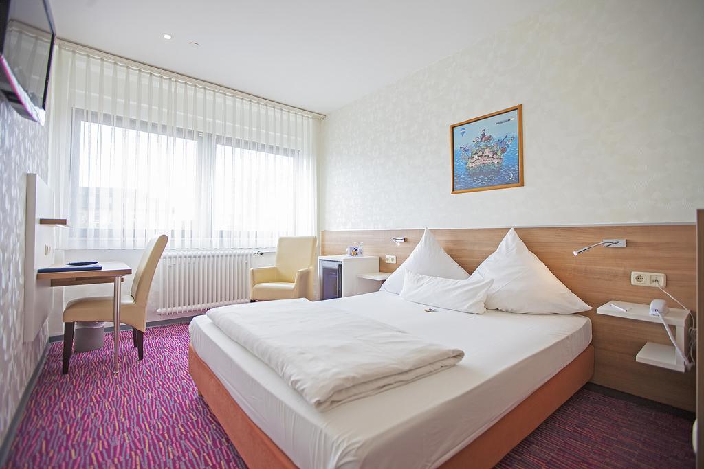 Am Bismarck Hotel Mannheim Bilik gambar