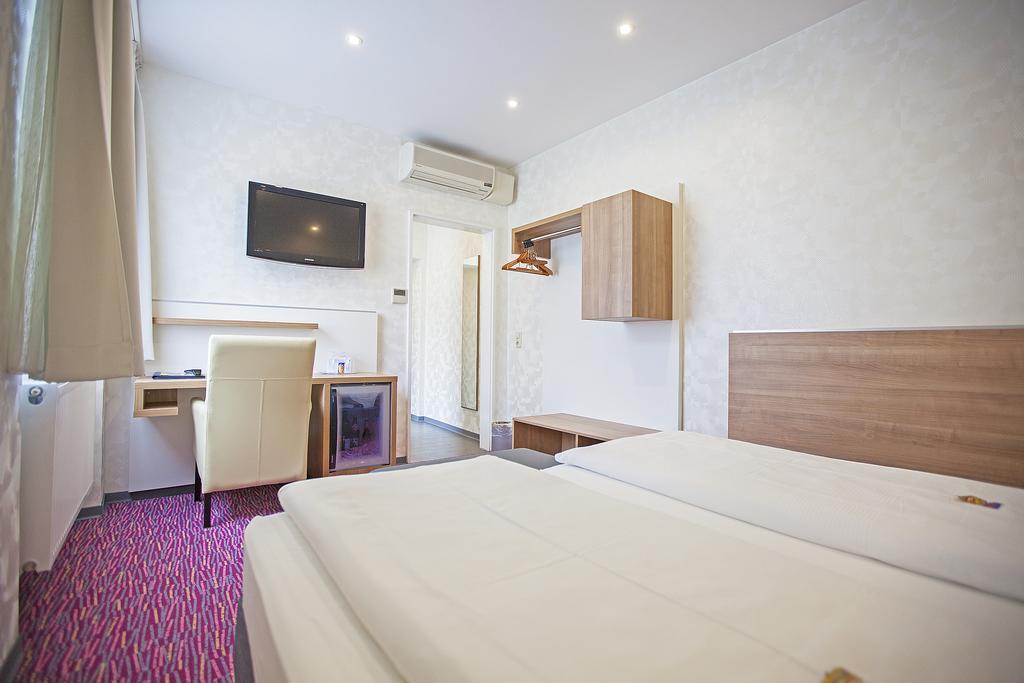 Am Bismarck Hotel Mannheim Bilik gambar